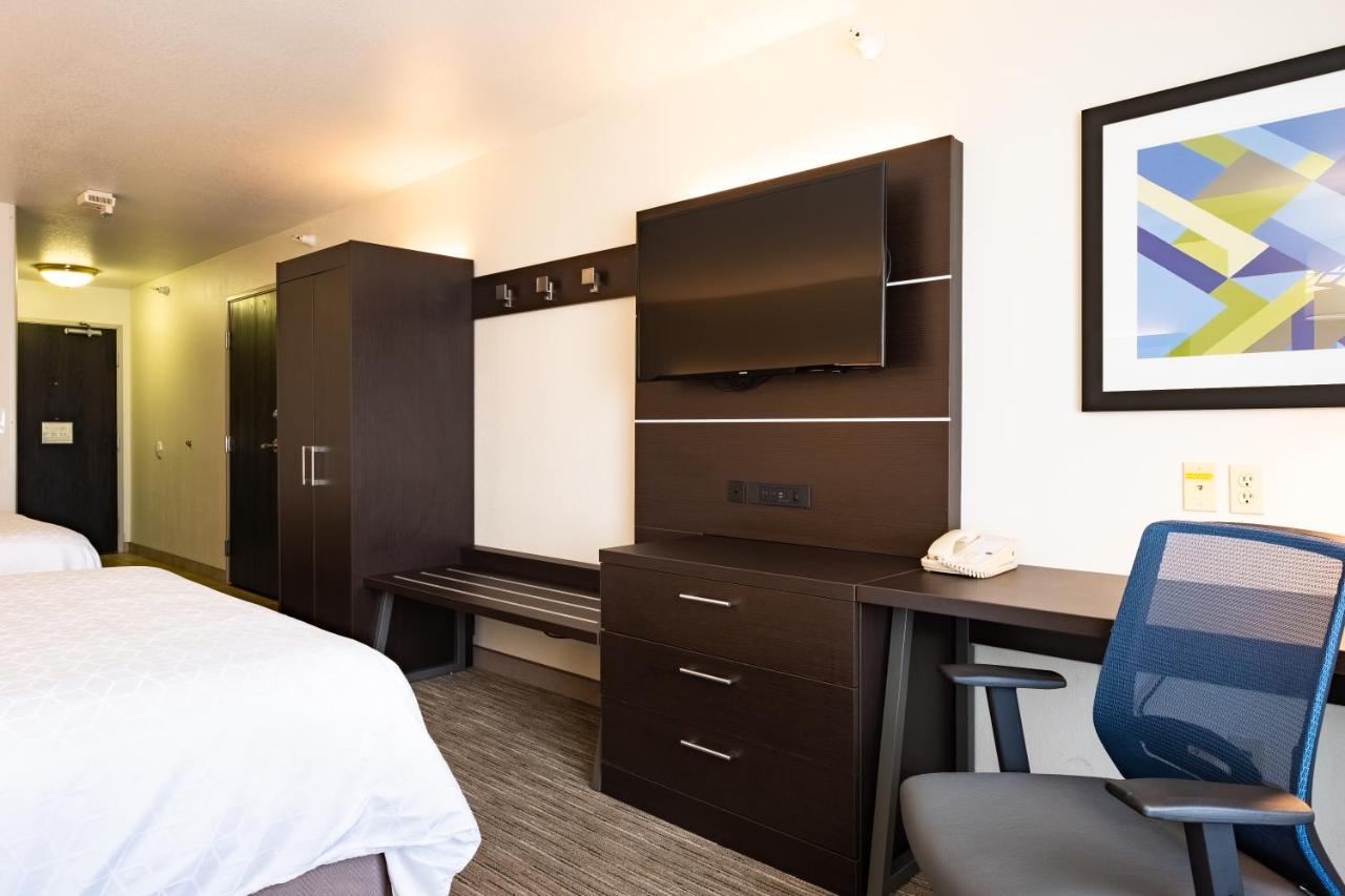 Holiday Inn Express Hotel & Suites Evanston By Ihg Ngoại thất bức ảnh