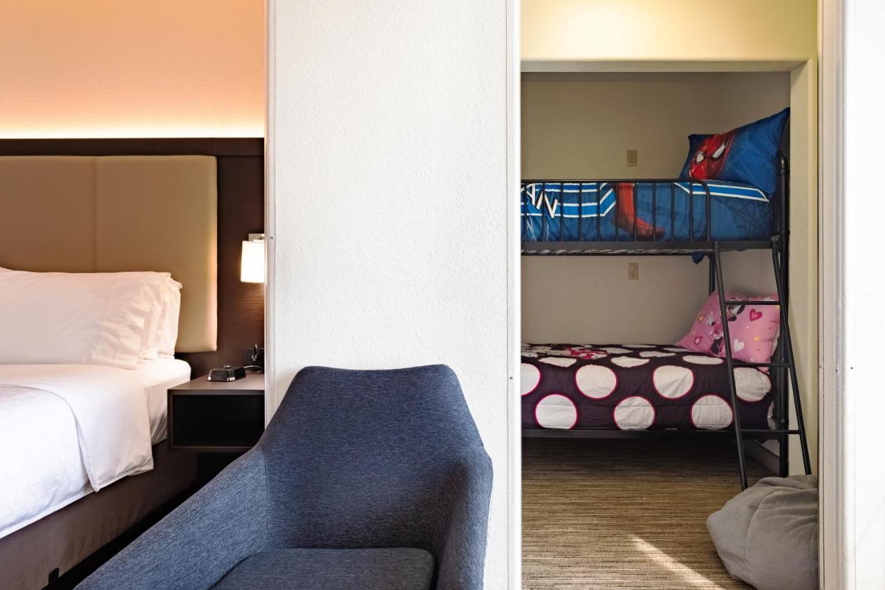 Holiday Inn Express Hotel & Suites Evanston By Ihg Ngoại thất bức ảnh