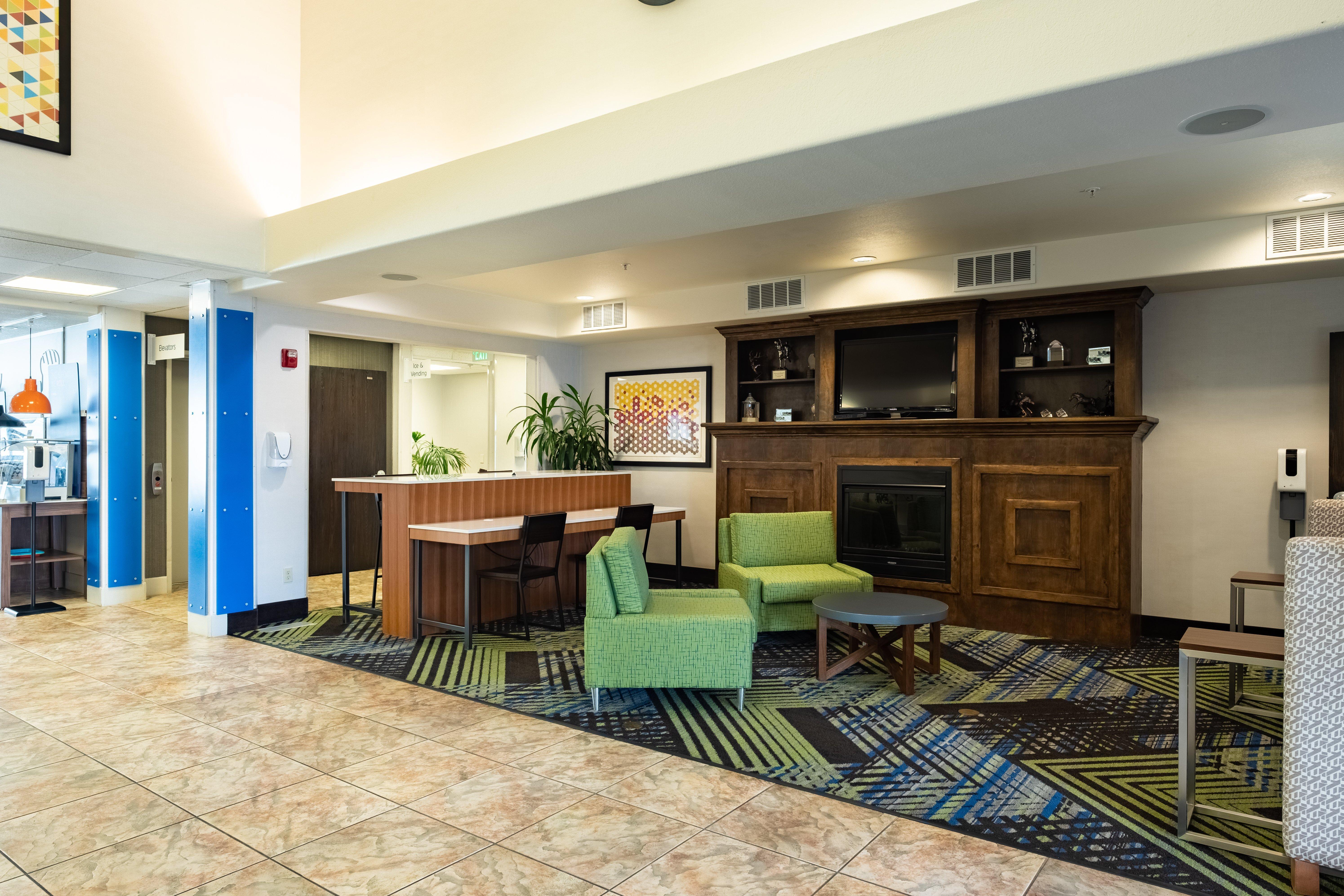 Holiday Inn Express Hotel & Suites Evanston By Ihg Ngoại thất bức ảnh