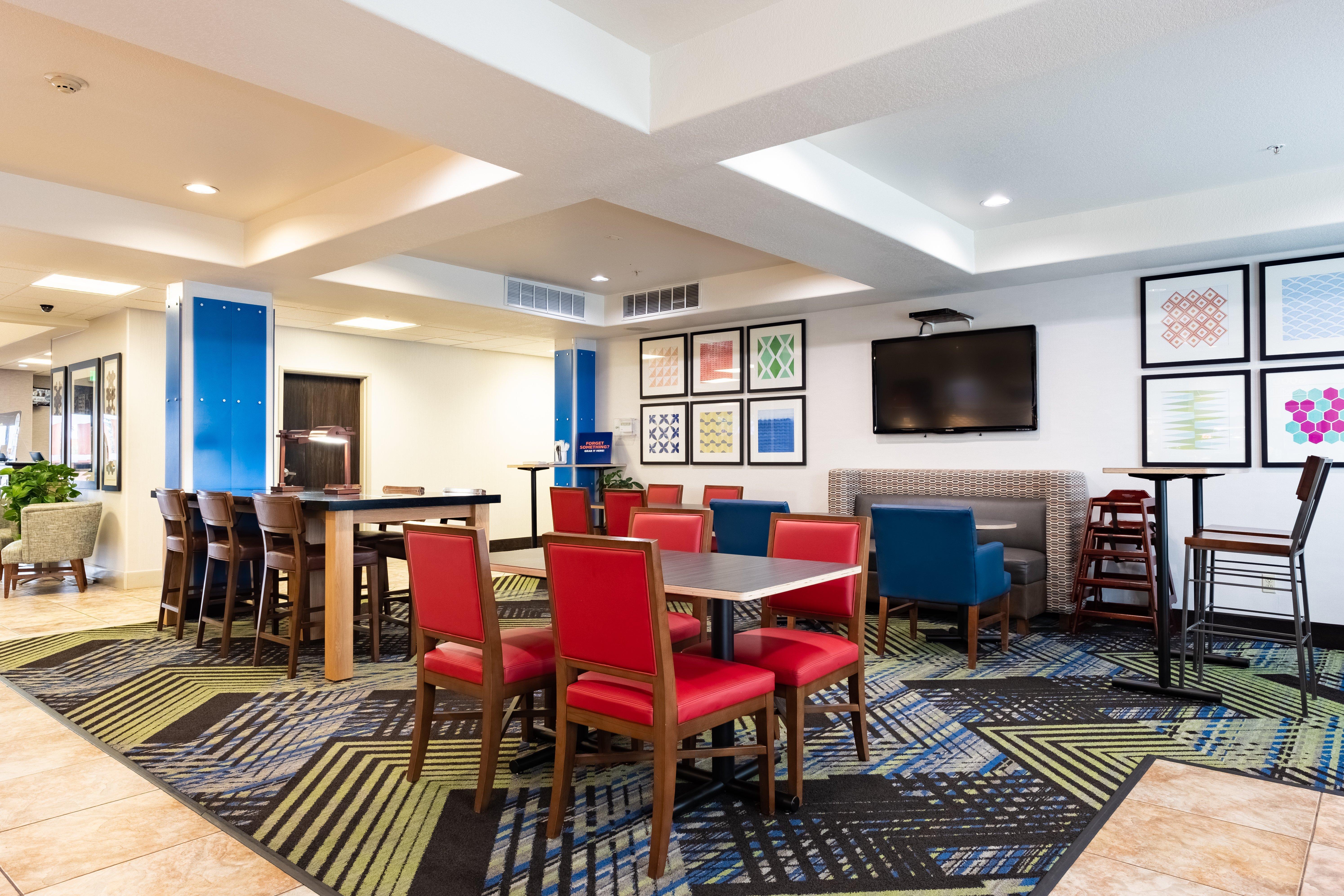 Holiday Inn Express Hotel & Suites Evanston By Ihg Ngoại thất bức ảnh